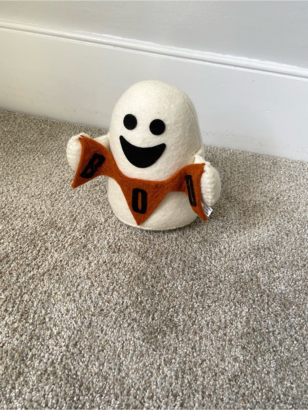 NWOT TJ Maxx Halloween Felt Wool Ghost Tabletop Decor with Orange BOO Banner - Picture 9 of 15